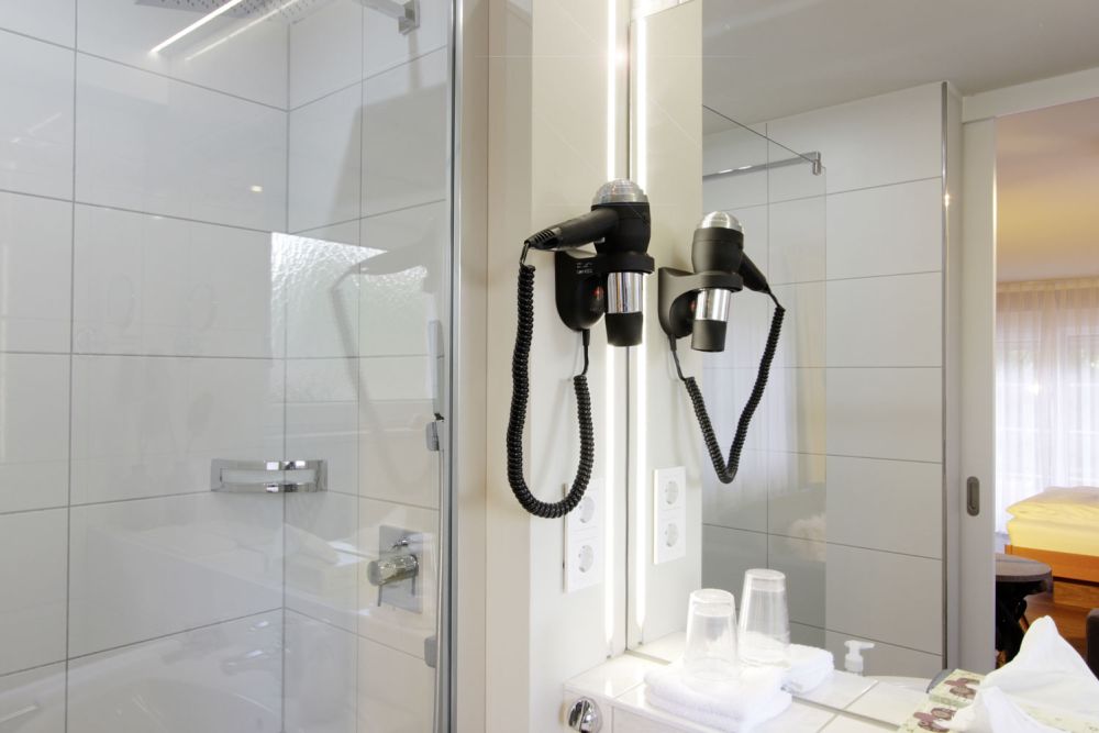 Badezimmer mit eigenem Föhn