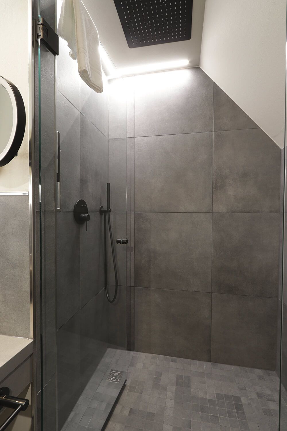 Die ebenerdigen Regendusche desZimmer 334.