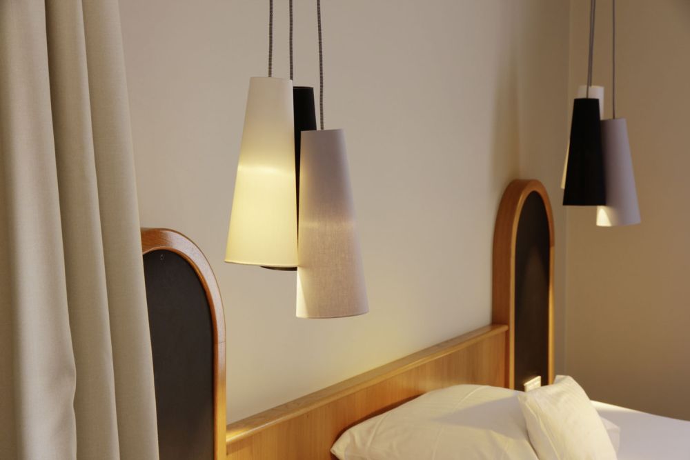 Hängelampen am Bett