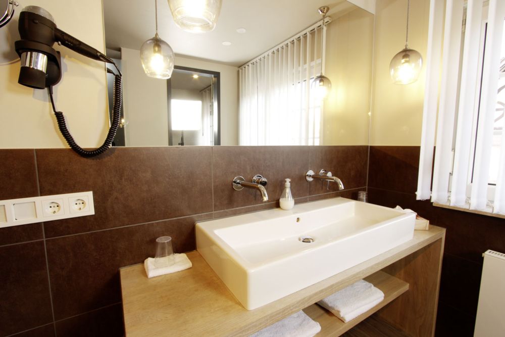 Modernes Badezimmer