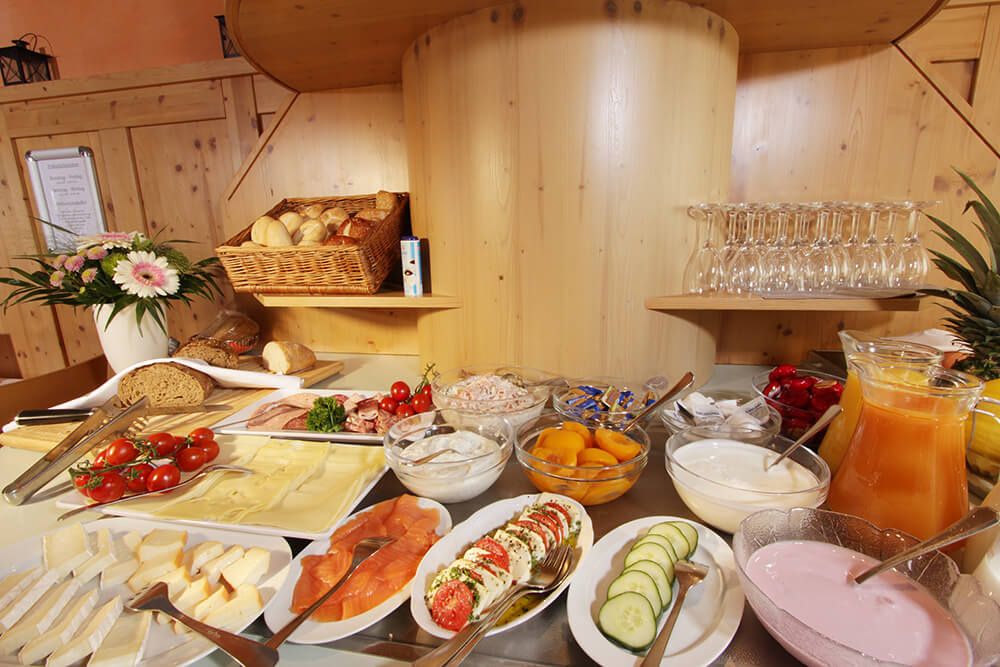 Gemüse, Wurst, Käse, Joghurt und Säfte