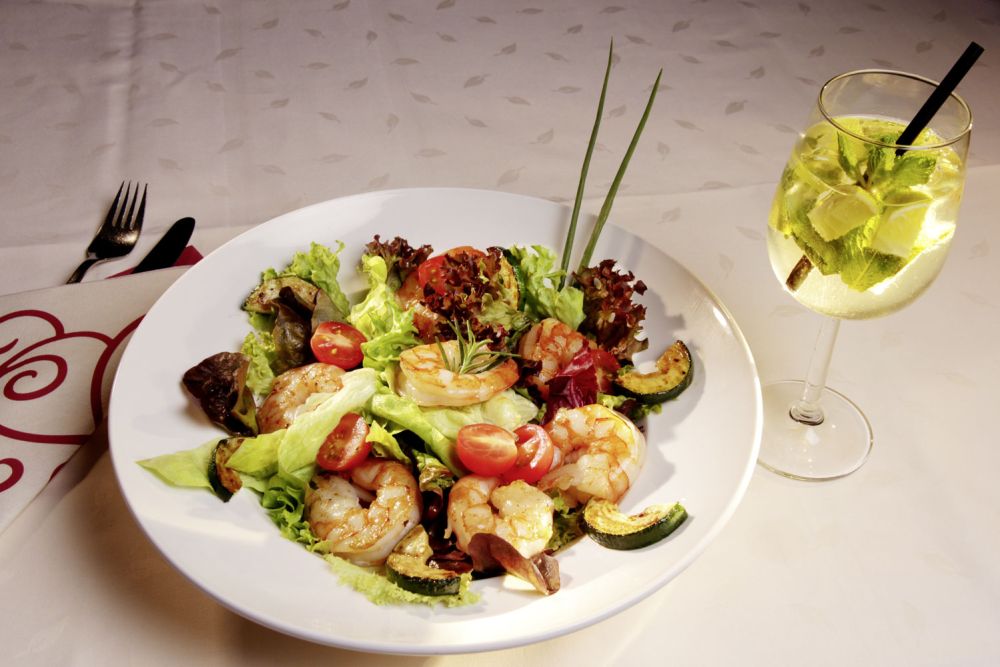 Sommersalat mit Shrimps