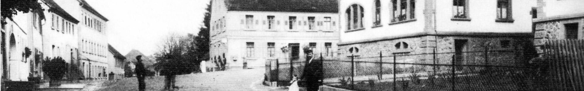 Historische Schwarz-Weiß-Aufnahme des Reichsadlers